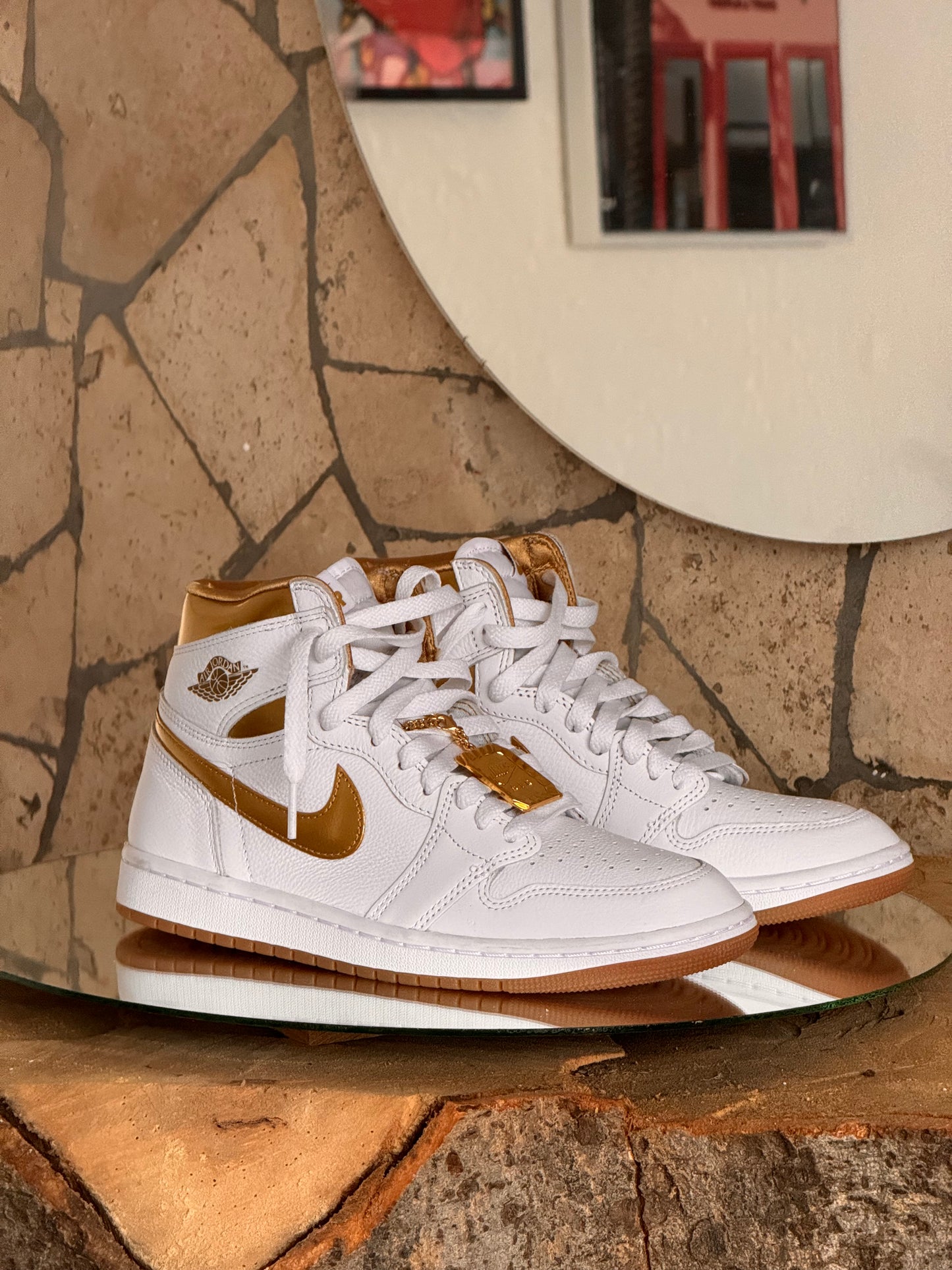 NIKE AIR JORDAN 1 RETRO HIGH OG METALLIC GOLD